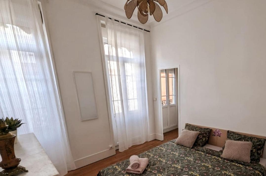 La Casa De Las Flores Тулуза Екстериор снимка