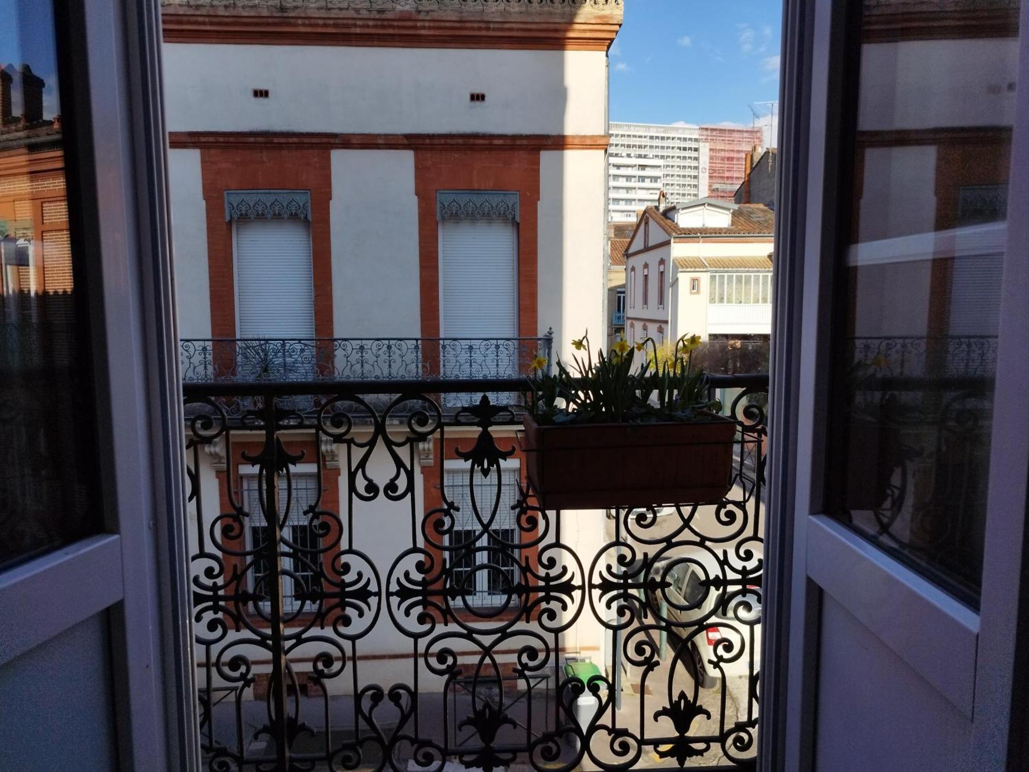 La Casa De Las Flores Тулуза Екстериор снимка